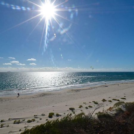 Cottesloe Beachfront Ocean View Apartment Perth Bagian luar foto